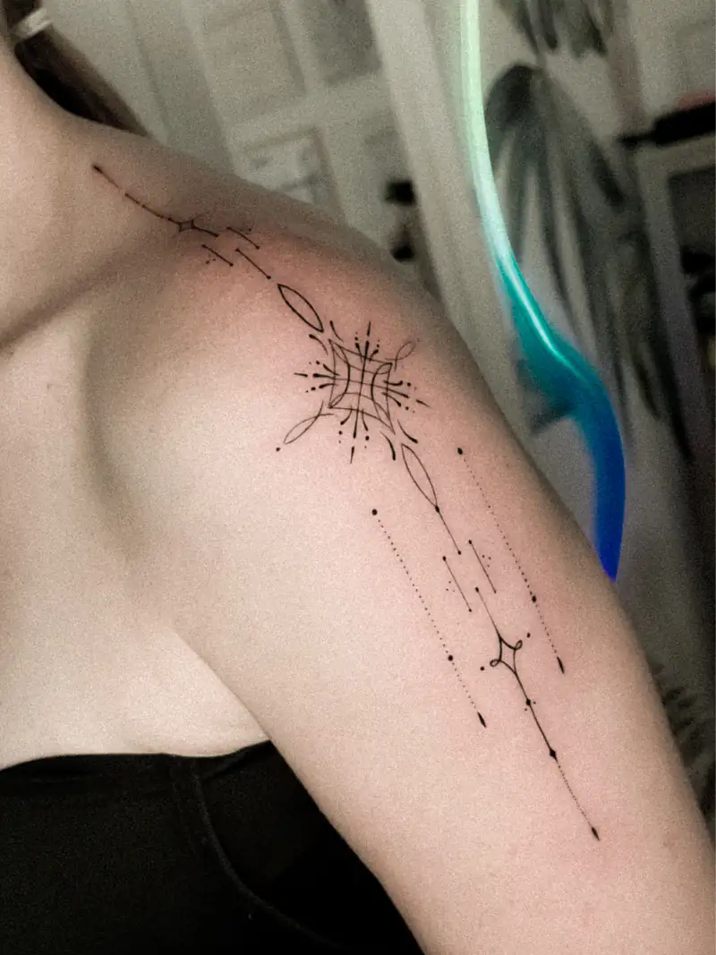 Tatuaje línea fina